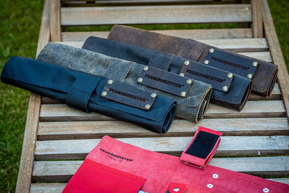 Kožené rolovací pouzdro na nože Feuermeister NAPPA červená