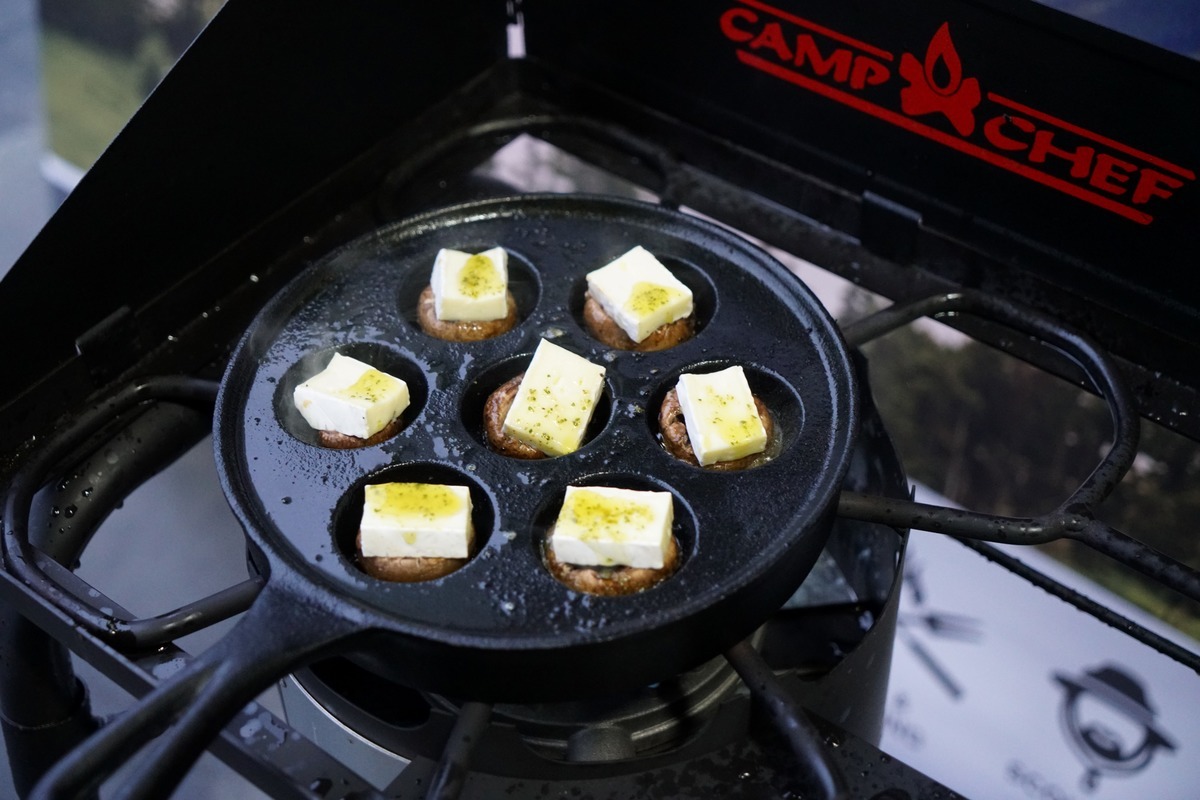 Litinová pánev Camp Chef na lívanečky