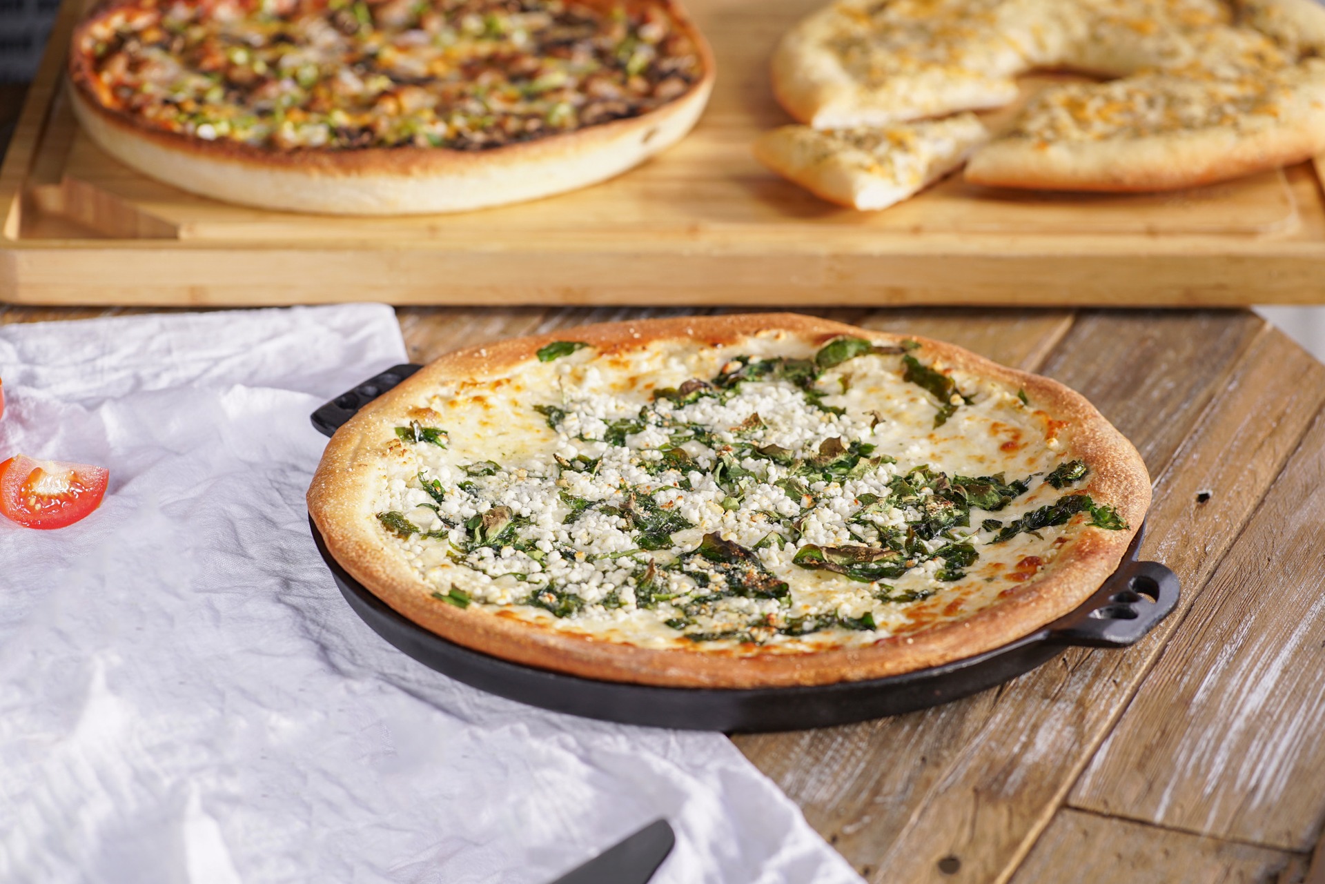 Litinový pekáč na pizzu Camp Chef