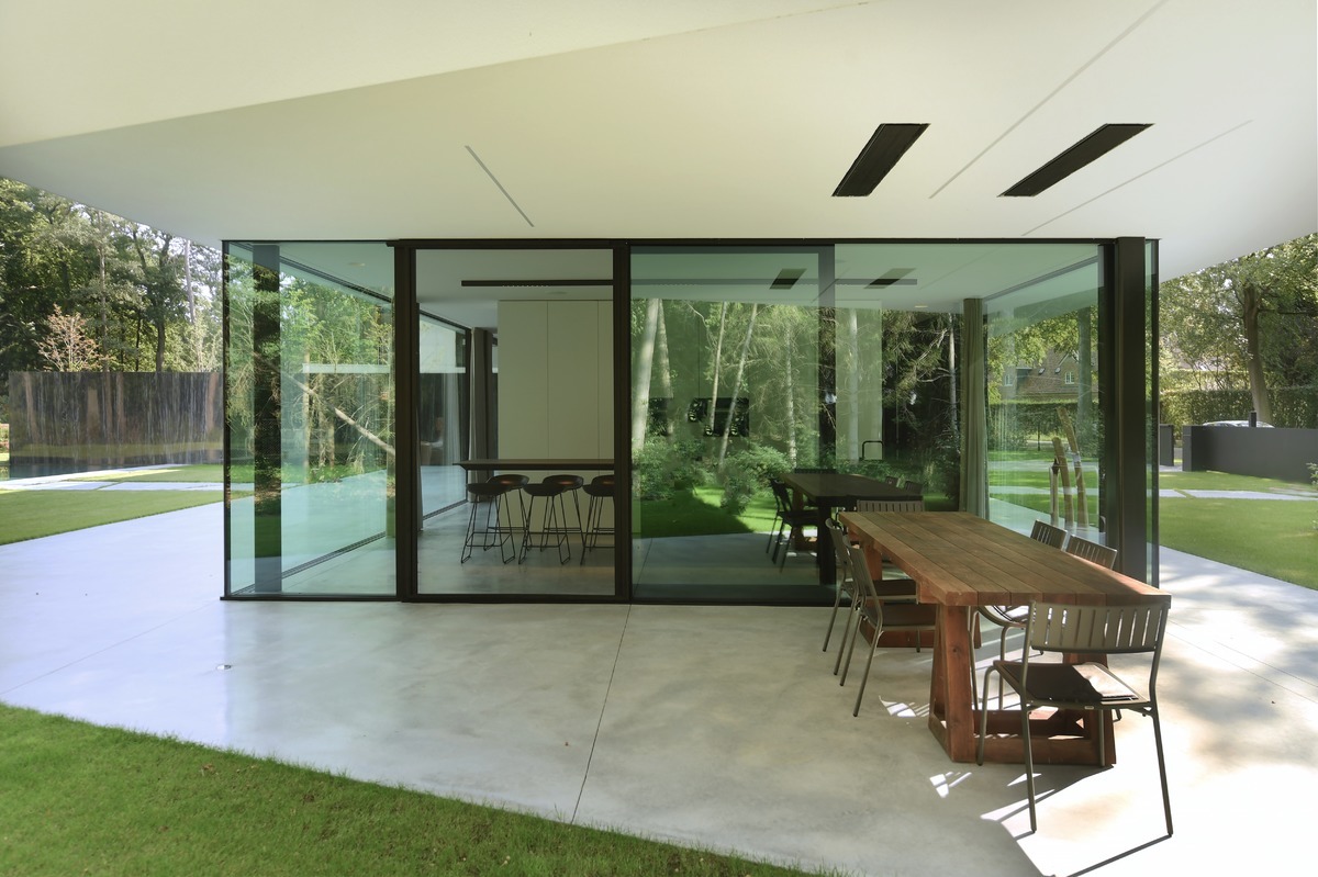 Box pro vestavnou stropní instalaci zářiče HEATSTRIP Classic Design 1500 celočerný - modul pro dokonalé splynutí tepelného zářiče se stropem