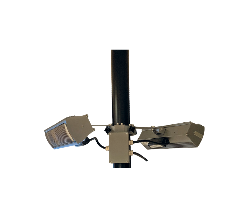 Infrazářič Tansun Parasolring P2 2 x 1500 W – detailní pohled na kruhový 600mm držák se dvěma Low Glare quartzovými zářiči Algarve 1500 W upevněnými přímo na tyč slunečníku, lehká hliníková konstrukce 5,8 kg pro restaurace, kavárny, hotelové terasy a gastronomické provozy bez nutnosti stěnové montáže