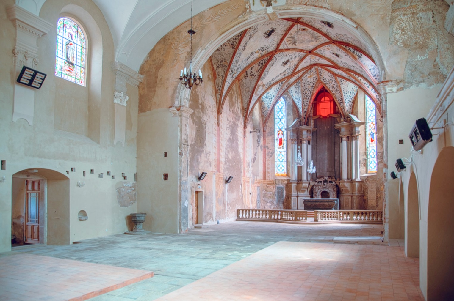 infrazářiče Tansun v kostele, vytápění kostelů