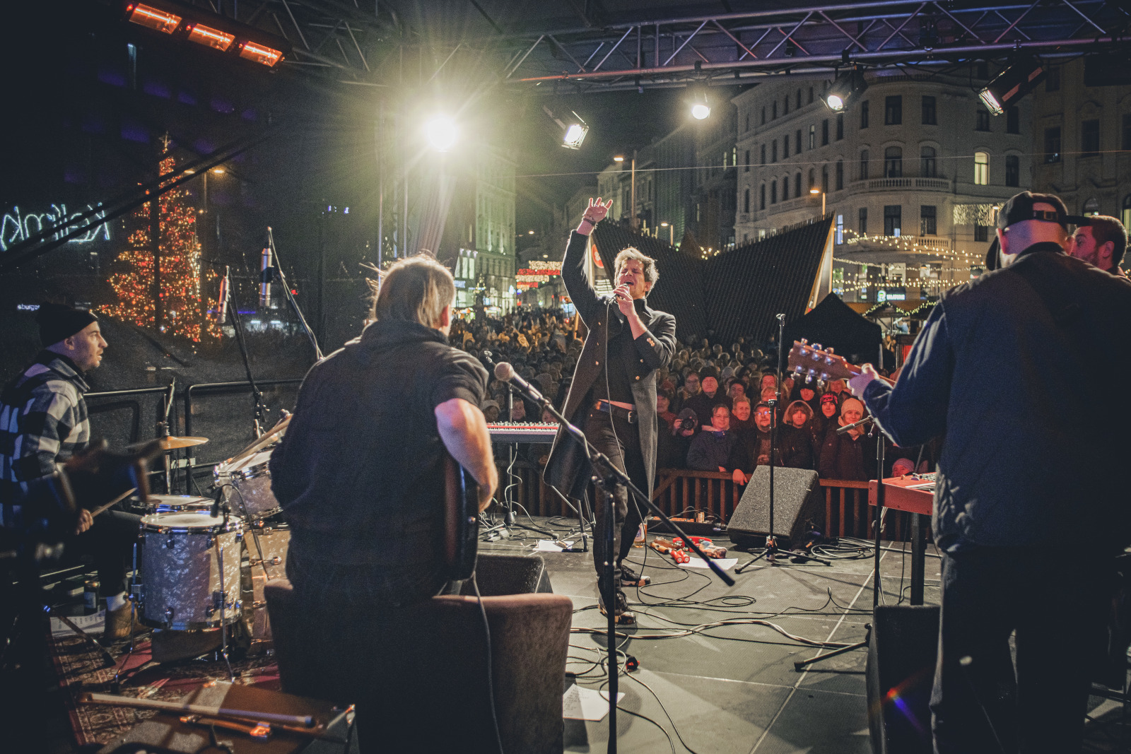 infrazarice_tansun_apollo_koncert_podium_vytapeni_kapela-7