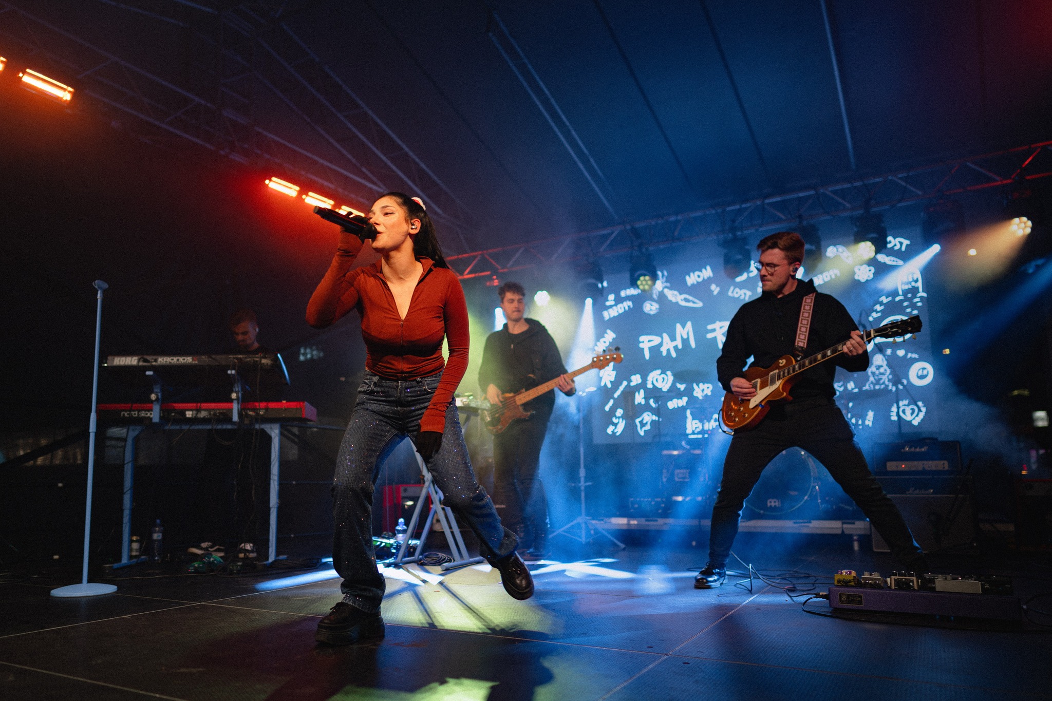infrazarice_tansun_apollo_koncert_podium_vytapeni_kapela-7