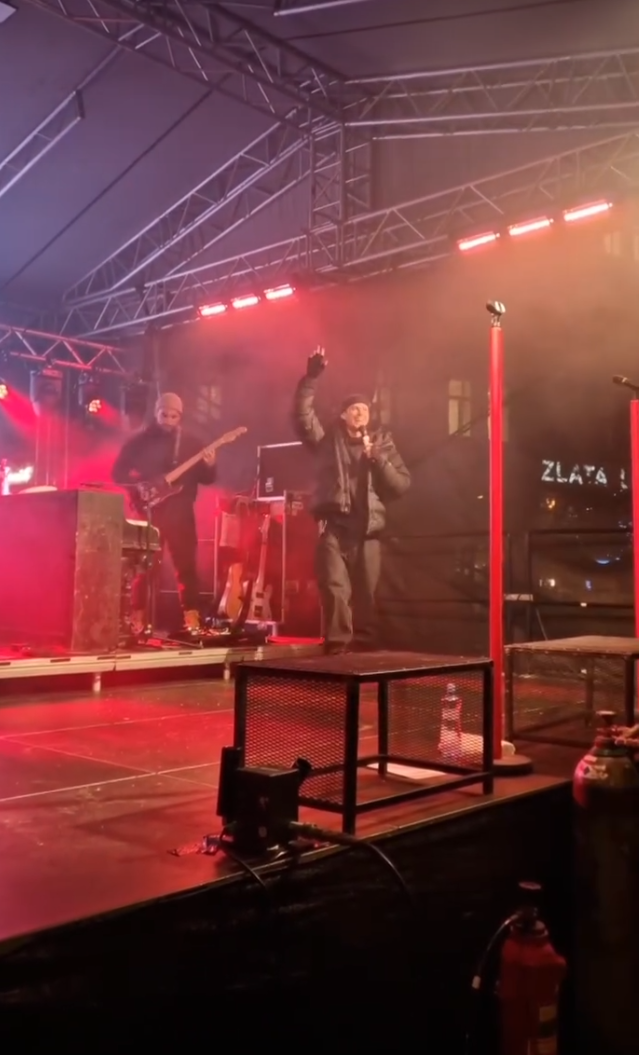 infrazarice_tansun_apollo_koncert_podium_vytapeni_kapela-7