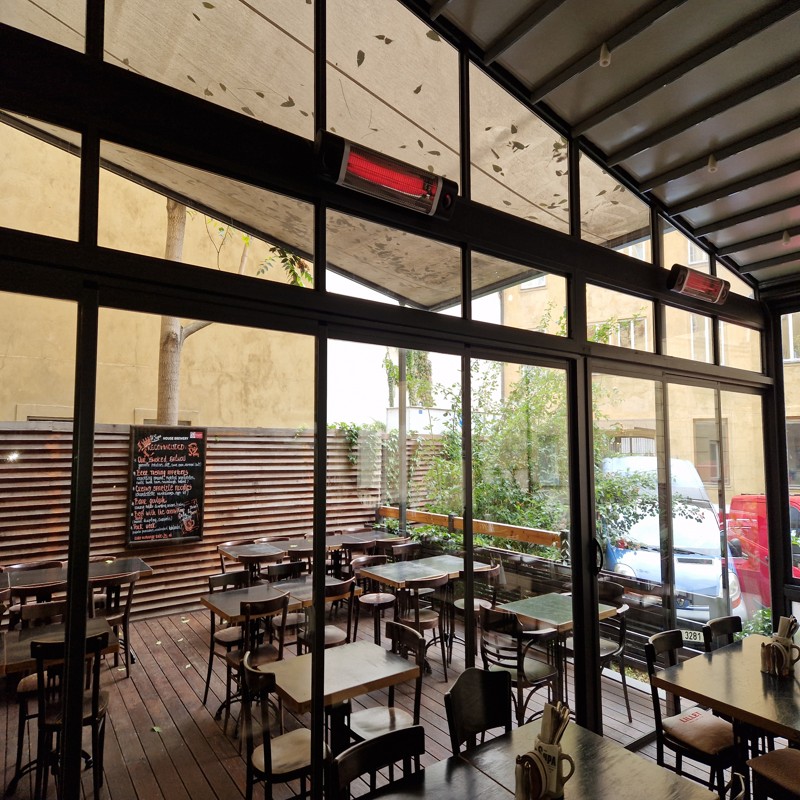 vytápění zimní zahrady restaurace U Supa infrazářiči VEITO CH2500RW