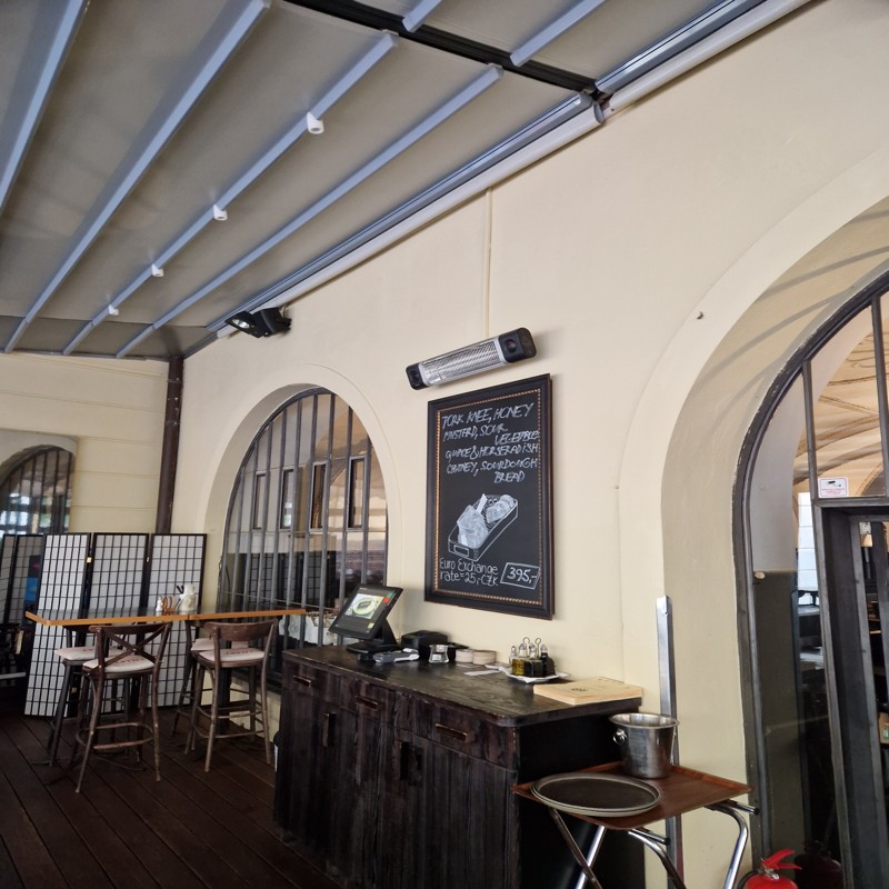 vytápění zimní zahrady restaurace U Supa infrazářiči VEITO CH2500RW