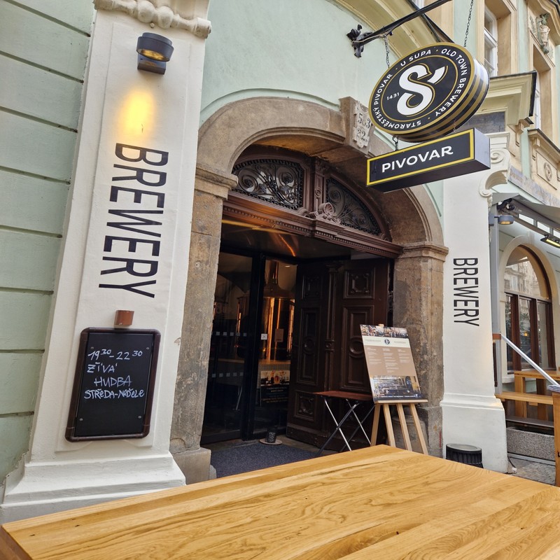vytápění zimní zahrady restaurace U Supa infrazářiči VEITO CH2500RW
